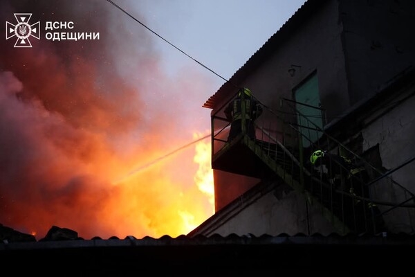 Масштабный пожар на складе в Одессе: пламя тушили более полусотни спасателей
