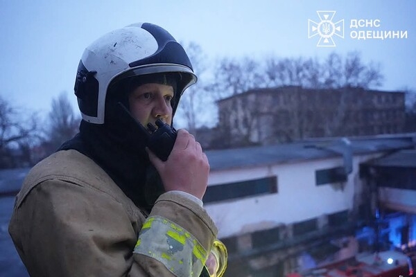 Масштабный пожар на складе в Одессе: пламя тушили более полусотни спасателей