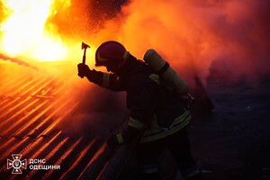 Масштабный пожар на складе в Одессе: пламя тушили более полусотни спасателей
