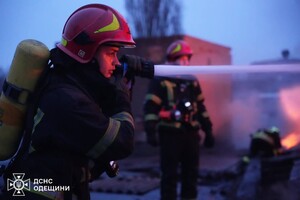 Масштабный пожар на складе в Одессе: пламя тушили более полусотни спасателей