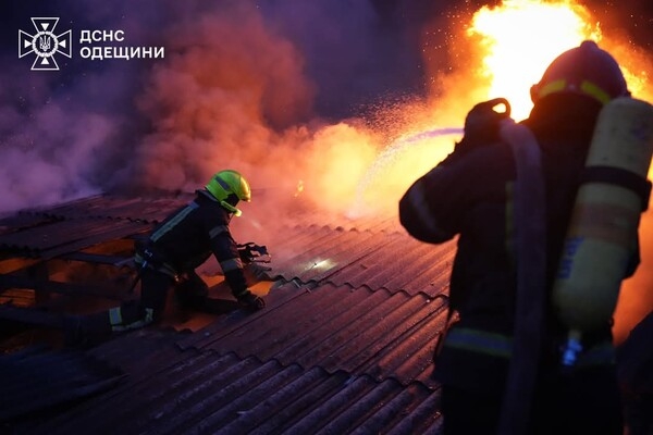 Масштабный пожар на складе в Одессе: пламя тушили более полусотни спасателей