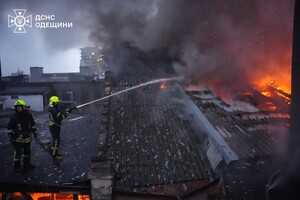 Масштабный пожар на складе в Одессе: пламя тушили более полусотни спасателей